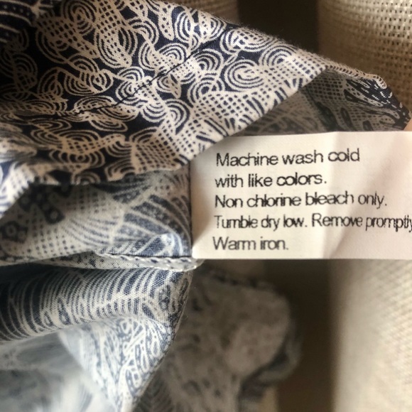 Tori Richard’s•short sleeve button down•large•blue & white floral•cotton lawn - Picture 5 of 10